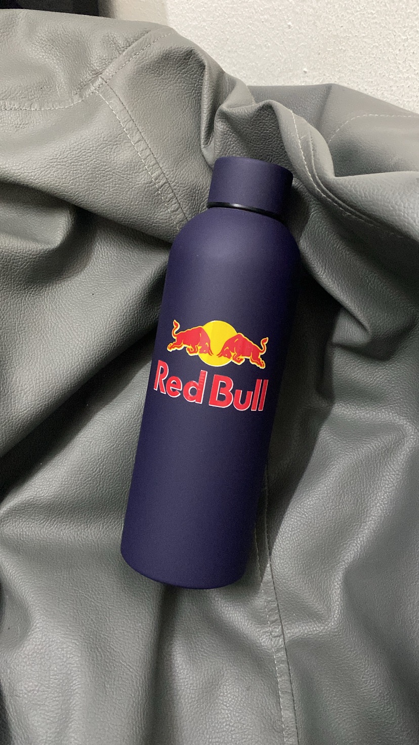 f09e9c37-4092-4e2a-aa7a-72bcec9540dd Redbull mug - الصورة 1
